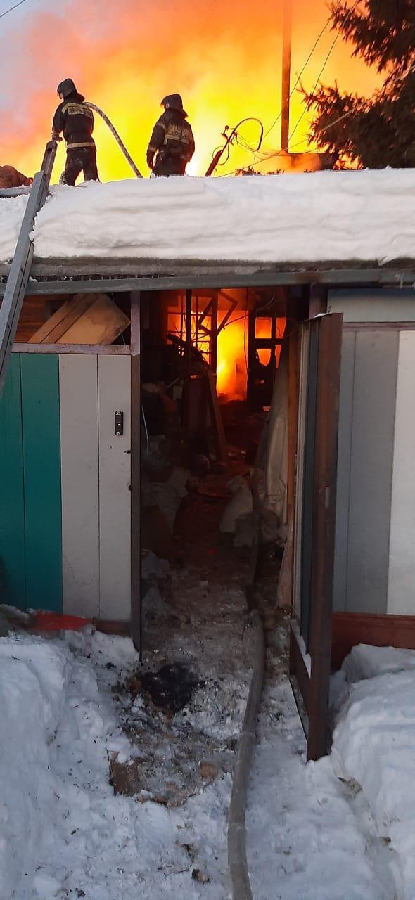 Фото В Новосибирске многодетная семья осталась на улице после страшного пожара 4